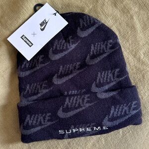 Supreme x NIKE collab black beanie